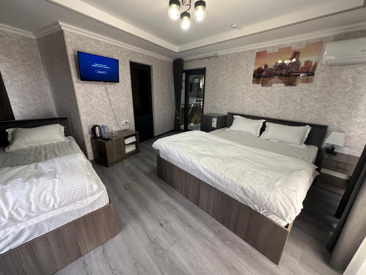 Byond Hotel & Hostel Tasjkent Buitenkant foto